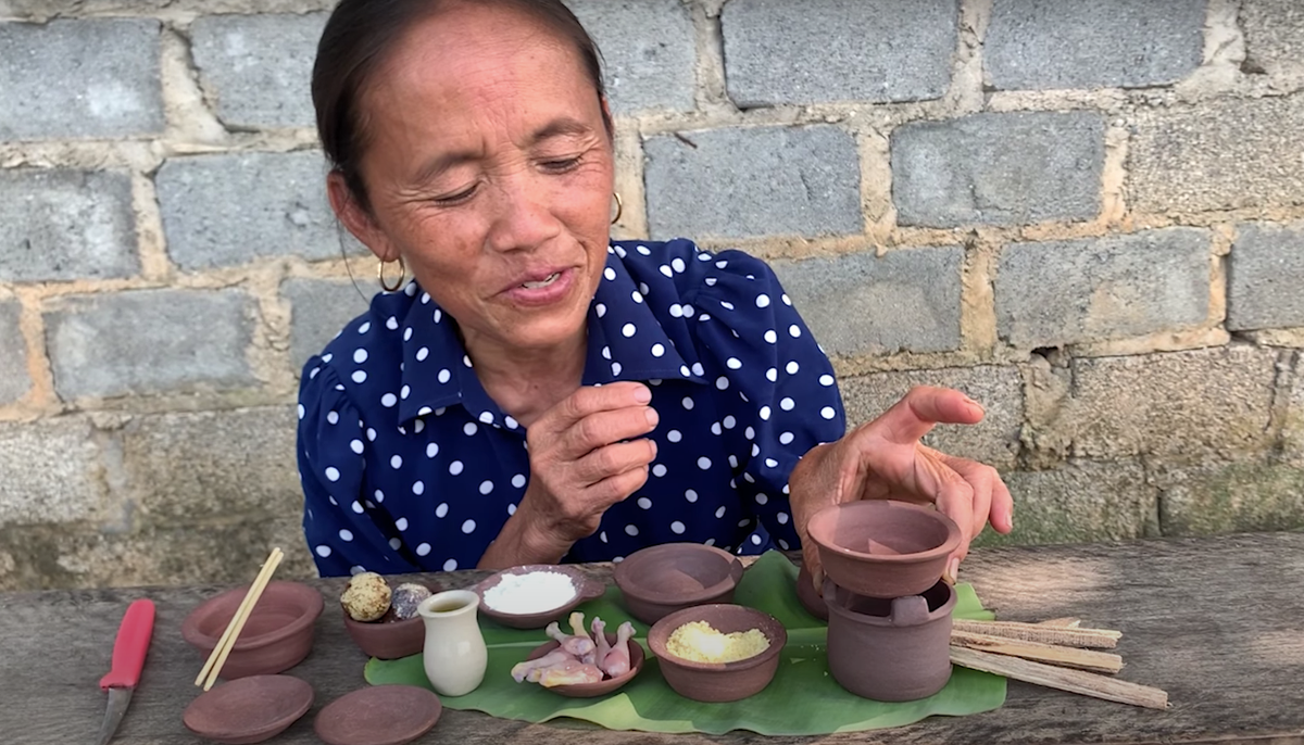 Bà Tân Vlog đột ngột chuyển hướng làm món siêu nhỏ - Hình 3 Ba Tan Vlog dot ngot chuyen huong lam mon sieu nho-Hinh-3