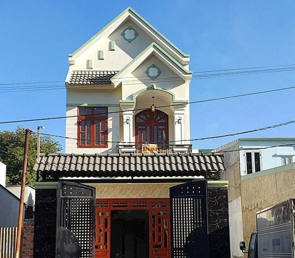 Nhà ống mái thái gây ấn tượng với vẻ đẹp tinh tế cùng thiết kế kiến trúc đường nét nhẹ nhàng. Ảnh: Nha360.