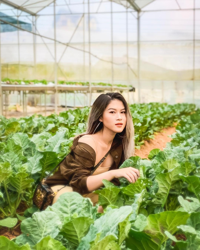 rước đó, Ngọc Thanh Tâm từng gây chú ý khi xuất hiện trong nhiều MV của ca sĩ nổi tiếng. Cô được mọi người gọi là "diễn viên ham học của showbiz Việt". Năm 13 tuổi, 9X nhận giải cao trong cuộc thi diễn xuất ITMA tại Mỹ. Đến năm 15 tuổi, cô hoàn thành thêm 2 khóa học diễn xuất tại Thái Lan, Philippines với thầy dạy đến từ Hollywood.