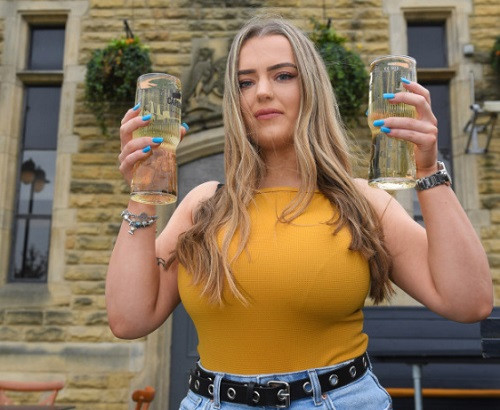 Sở hữu vòng một quá khủng, cô gái “cầu cứu” cộng đồng mạng ảnh 1