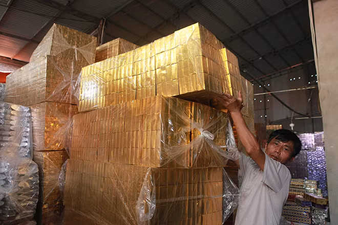 'Vàng thỏi' ế ẩm, chất đầy kho, cả làng sống trong lo lắng - Hình 2 'Vang thoi' e am, chat day kho, ca lang song trong lo lang-Hinh-2