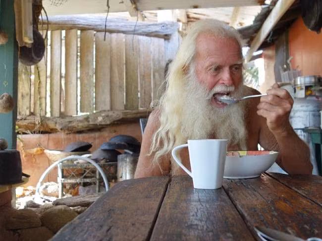 Tuy nhiên, năm 1987, chỉ số Dow Jones của thị trường chứng khoán Mỹ giảm 508 điểm kỷ lục, ông bị mất 7,25 triệu USD. Sau đó, vợ ông cũng mất nhiều tiền. Năm 1993, gần như tài sản của ông đã "bốc hơi" và phá sản.