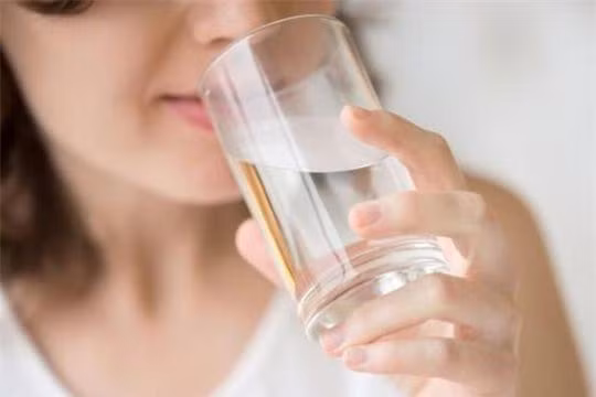 6 quy tắc khi uống nước vào mùa hè bắt buộc phải nhớ ảnh 2 6 quy tắc khi uống nước vào mùa hè bắt buộc phải nhớ ảnh 2