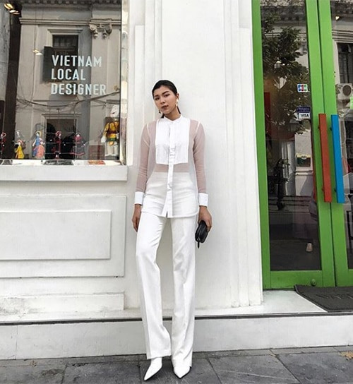 Các “phó nháy” sự kiện có vẻ rất kỹ tính và “có tâm”, photoshop cho đầu gối của Hồ Ngọc Hà và Phạm Quỳnh Anh gần như “bay màu”