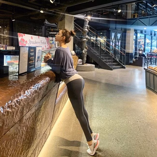 Bi quyet so huu duong cong hoan my cua nguoi dep xu kim chi