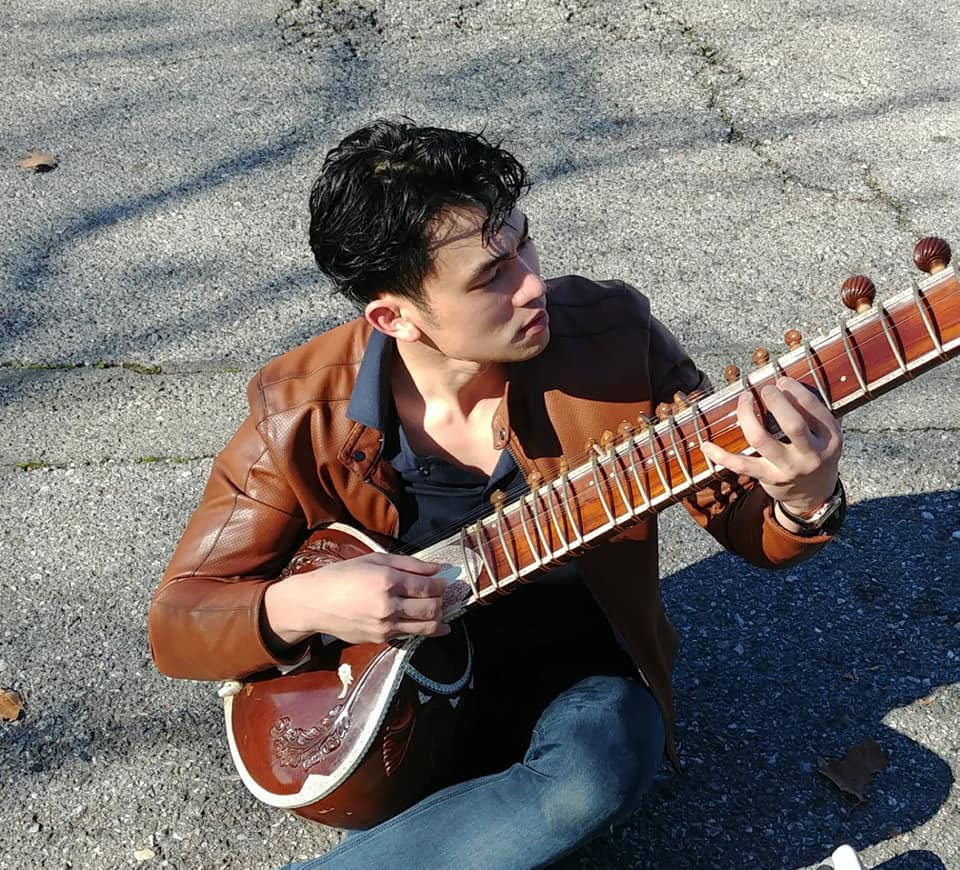 br/> "Khi sống ở Mỹ, ngoài công việc chính, thỉnh thoảng, tôi cũng tham gia trình diễn một số show thời trang. Nếu cơ hội đến, tôi sẽ không bỏ lỡ".