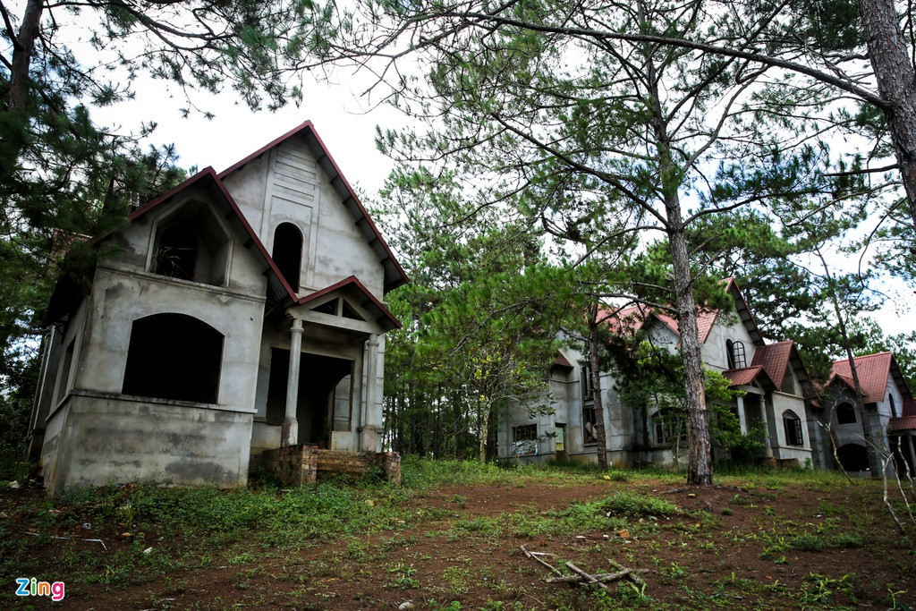 'Da Lat thu 2' hoang vang voi hang tram biet thu bo khong