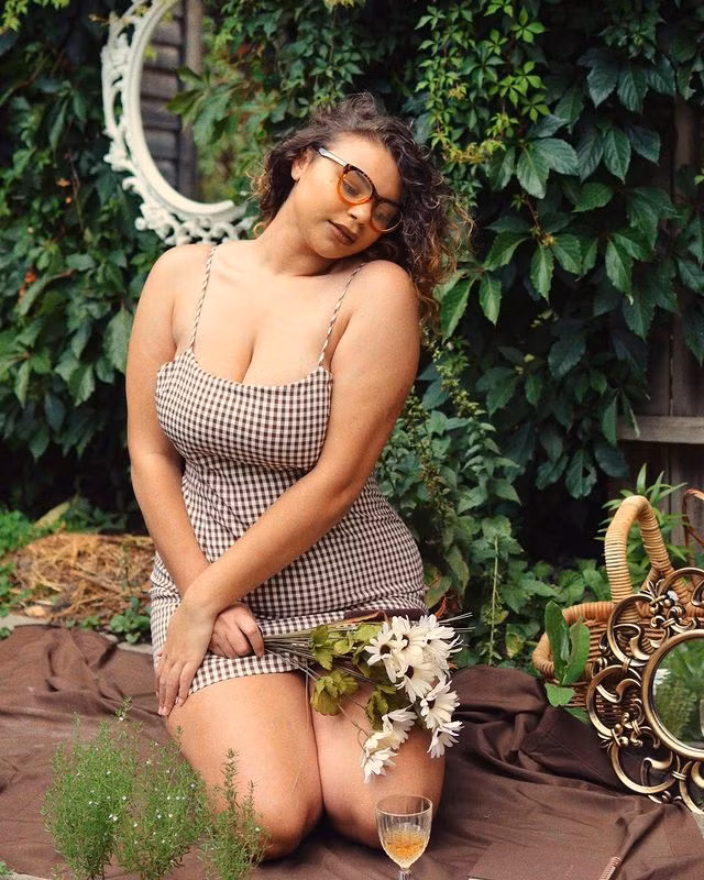 Nang mau ngoai co Makela Saint Fort bi tram cam, roi loan an uong-Hinh-2