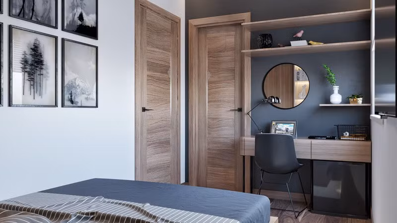 Cửa bằng gỗ có tác dụng cách âm để cậu con trai chủ nhà tập trung học bài./.