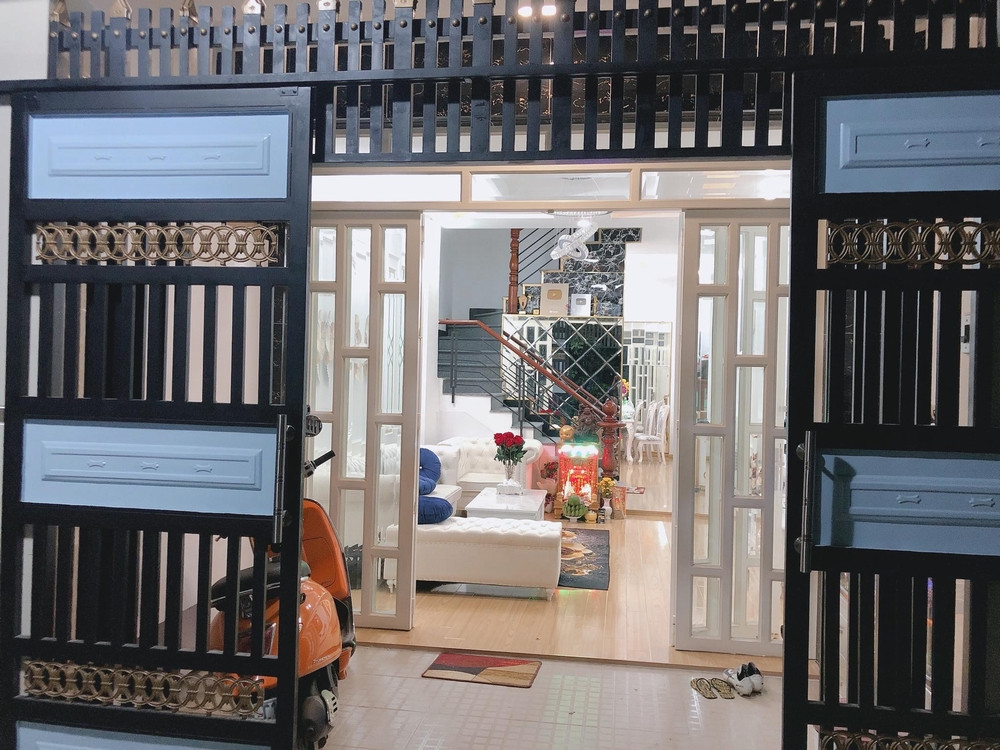 'Ong hoang mien Tay' doi doi giau sang nho di hat hoi cho-Hinh-4