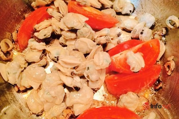 Canh chua ngao nau dua, thit ga chien ngu vi cho bua toi-Hinh-7