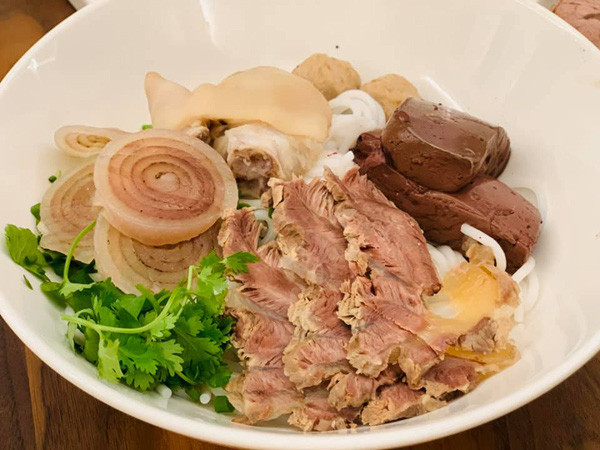 Hoa hau Nguyen Thi Huyen de lo anh con gai xinh xan-Hinh-4