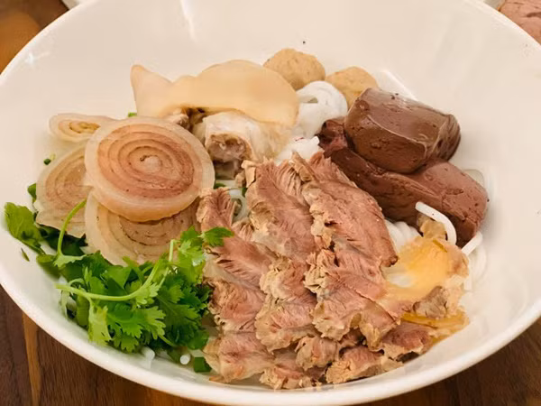 Hoa hau Nguyen Thi Huyen de lo anh con gai xinh xan-Hinh-4