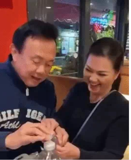 Hinh anh cuoi cung cua nghe si Chi Tai ben ba xa Phuong Loan