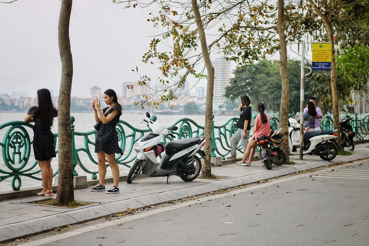 Hang quan ven ho Tay duoc dip hot bac-Hinh-6