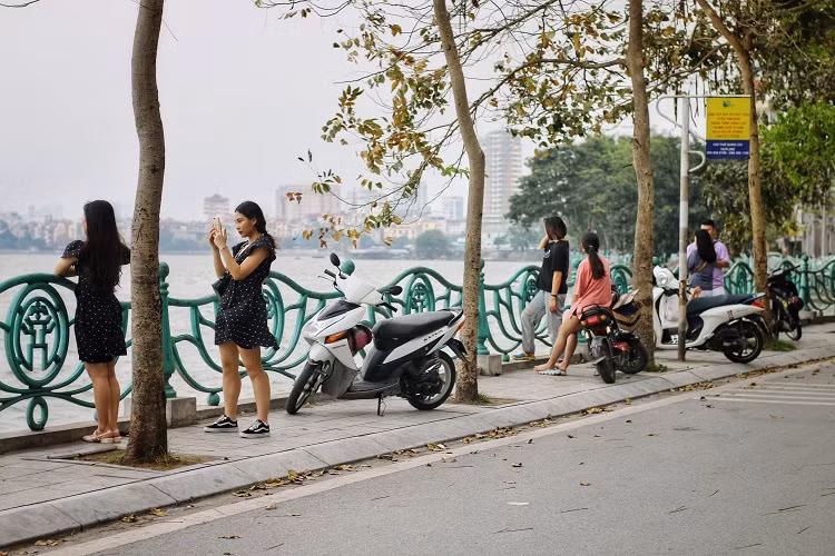 Hang quan ven ho Tay duoc dip hot bac-Hinh-6