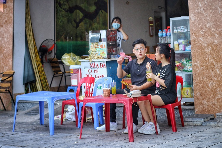 Hang quan ven ho Tay duoc dip hot bac-Hinh-5