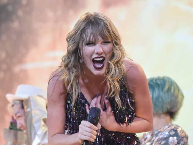 Chuyến lưu diễn của Taylor Swift là chuyến lưu diễn có doanh thu cao nhất trong lịch sử nước Mỹ, thu về hơn 266 triệu USD với hơn 2 triệu vé được bán. Ảnh: TAS18.