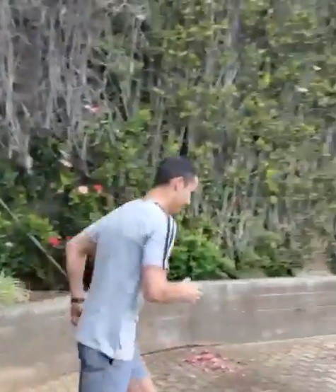 ##s###Cầu thủ 35 tuổi miệt mài rèn luyện thể lực kể từ khi ở nhà tự cách ly. Anh và bạn gái quấn quýt không rời khi hết khoe clip được Georgina cắt tóc lại cùng tập gym...