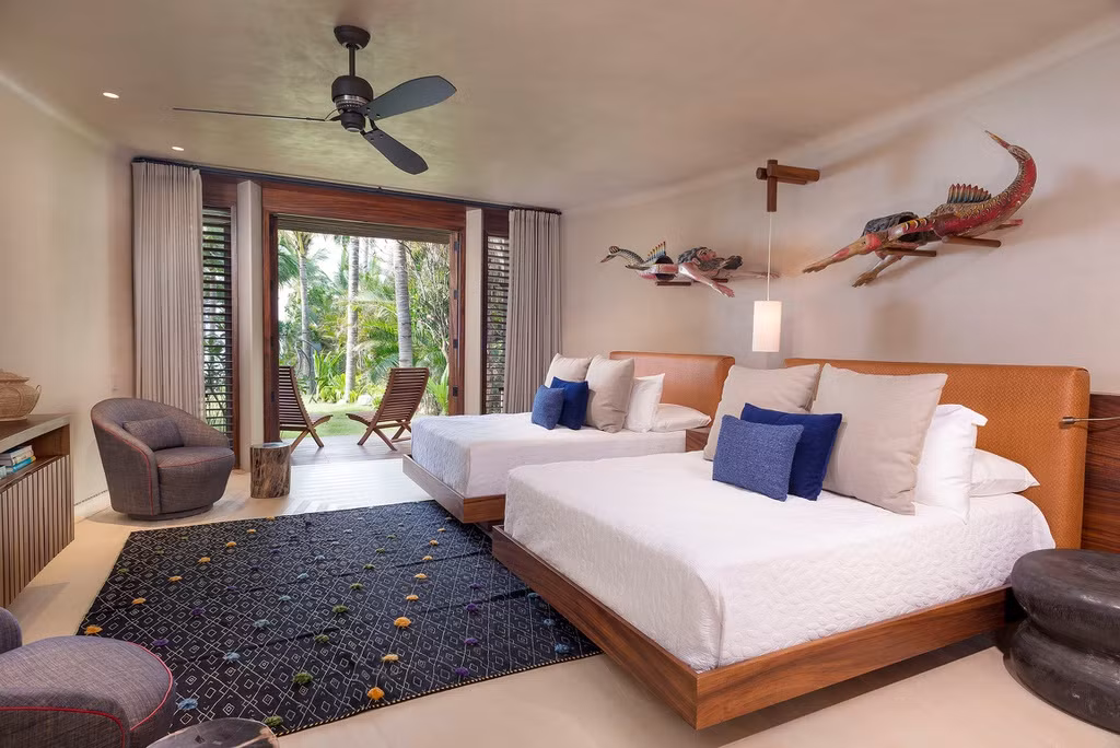 Khu nghỉ dưỡng này có 12 phòng ngủ, 12 phòng tắm riêng cùng đội ngũ đầu bếp, quản gia và nhân viên phục vụ 24/7. Ảnh: Splash New.