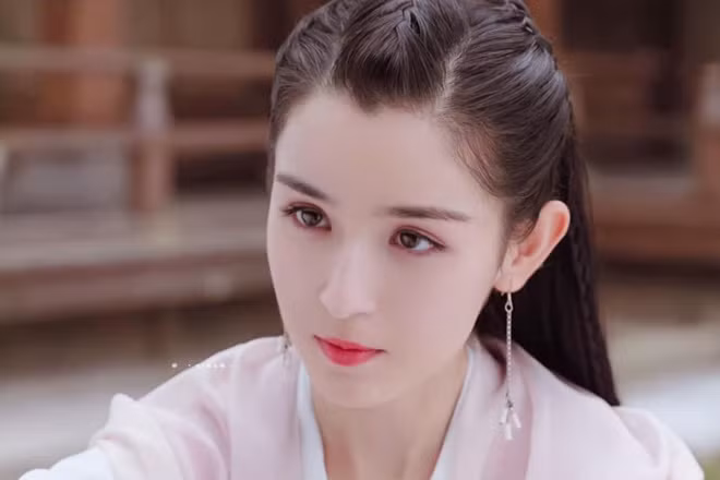 My nhan Tan Cuong noi tieng sau mot dem gio ra sao?-Hinh-4