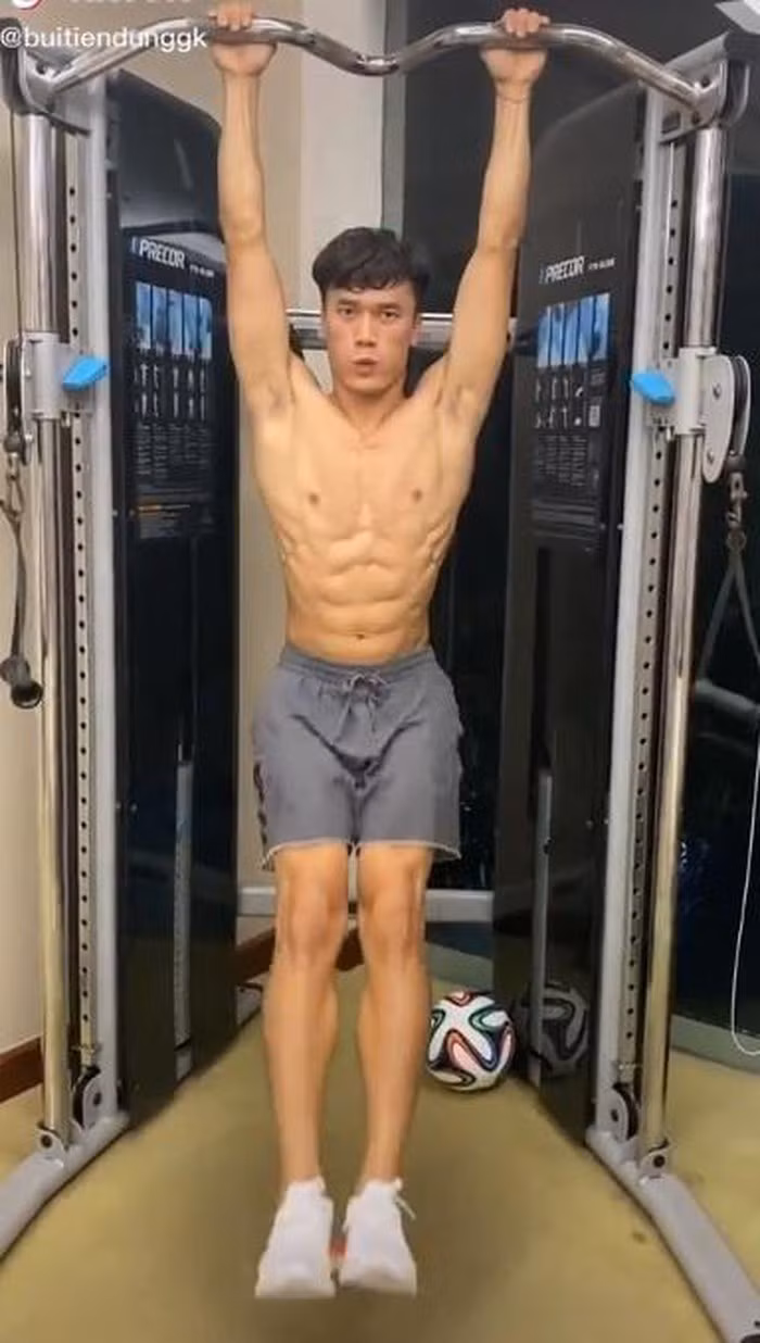 Xịt máu mũi với màn khoe body cực phẩm của Văn Thanh ảnh 3