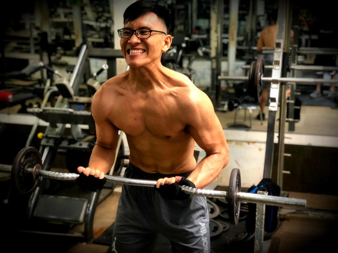 Hiện tại, Troy Nguyễn chuyển sang làm vlogger và huấn luyện viên thể hình. "Sau khi mình giảm cân thành công, sếp cũng giữ lời hứa giới thiệu bạn gái. Quen nhau một thời gian, chúng mình đã chia tay. Mình có yêu thêm một vài người sau đó, nhưng hiện tại mình độc thân và mong tập trung cho công việc", Troy tâm sự. Khi đã có nền tảng vững chắc, đến năm 2018, anh đặt mục tiêu mới là đi học bằng về thể hình, tìm hiểu thêm về chế độ ăn uống và tập luyện từ bạn bè. "Đầu năm 2019, mình nghỉ dạy tiếng Anh và chuyển sang làm PT. May mắn là đến hiện tại, công việc của mình khá thuận lợi và thành công". Troy Nguyễn ấp ủ dự định tham gia cuộc thi thể hình, song do dịch bệnh, anh chưa thể thực hiện mơ ước đó. Hiện tại, công việc chính của anh là vlogger chuyên về ẩm thực. Thời gian rảnh, anh nhận làm huấn luyện viên cá nhân. Chia sẻ câu chuyện của mình, anh chàng 27 tuổi hy vọng truyền được động lực, năng lượng cho mọi người, đặc biệt là các bạn trẻ. "Mình cho rằng giảm cân hoàn toàn không phải điều quá khó, chỉ cần thoải mái và vui vẻ với nó. Mình tin mọi người sẽ đều làm được".