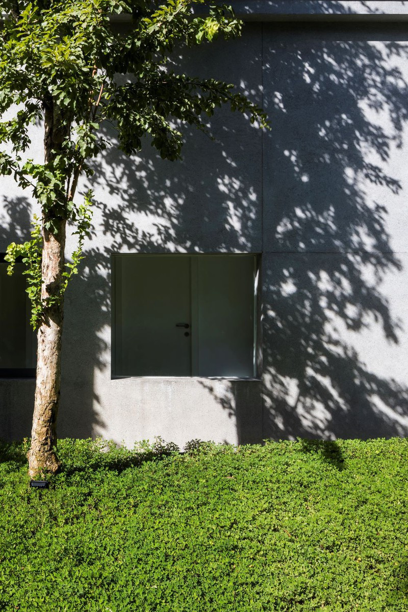 Khối đan xen đa diện tạo ra các góc bẫy gió hiệu quả cho công trình, thông gió xuyên phòng.