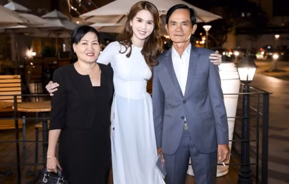 Goc khuat sau cuoc song hao nhoang cua Ngoc Trinh-Hinh-4