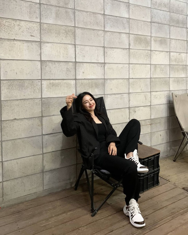 Nhớ về chuyện tình cảm của Honey Lee và bạn trai diễn viên, khán giả xứ Hàn vẫn bày tỏ sự tiếc nuối. Một người bạn của Yoon Kye Sang từng chia sẻ với truyền thông: "Hai người họ luôn quan tâm và chăm sóc nhau hết sức ngọt ngào. Họ đồng hành trong mọi khía cạnh đời sống".