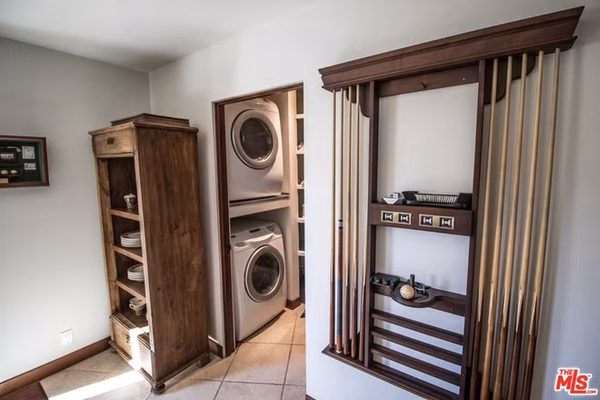 Một tiện ích nổi bật khác bên trong căn biệt thự là phòng giặt giũ.