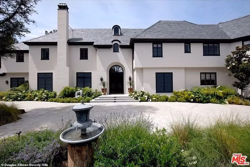 Nơi ở mới này có diện tích rộng gấp đôi ngôi nhà mà cả hai đang ở.