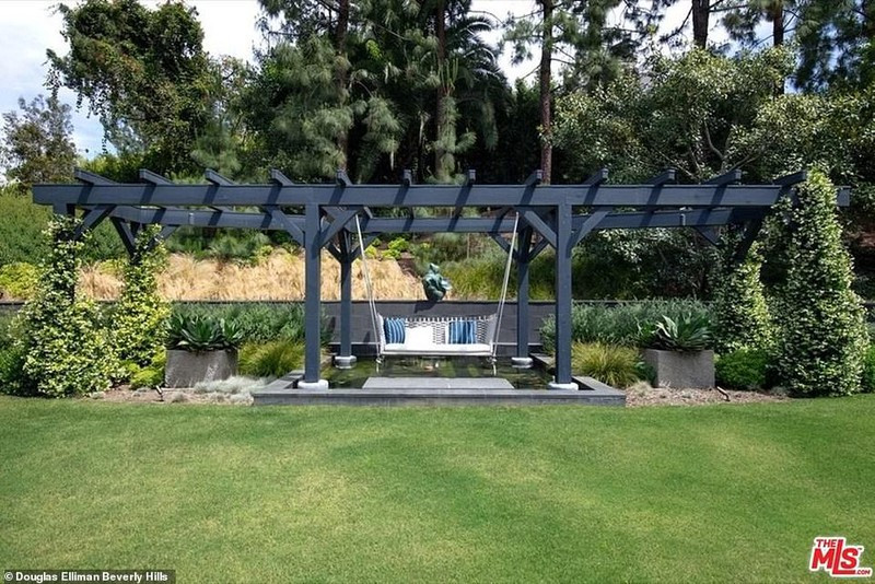 Nam ca sĩ 26 tuổi đã bỏ ra khá nhiều tiền để sửa sang lại căn biệt thự theo đúng ý mình.