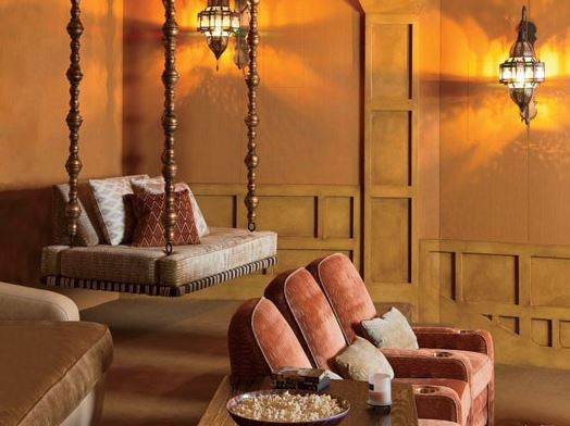 Những tiện nghi giải trí, thư giãn nổi bật bên trong căn biệt thự có thể kể đến phòng thu âm, rạp chiếu phim và phòng thiền.