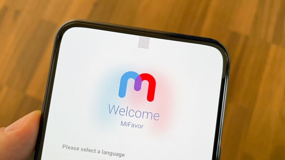 ZTE Axon 20 5G cài sẵn hệ điều hành Android 10 với giao diện tùy biến MiFavor 10.5. Thiết bị được bán ra từ 21/12 với giá khởi điểm 450 USD. Ảnh: Tom's Guide.