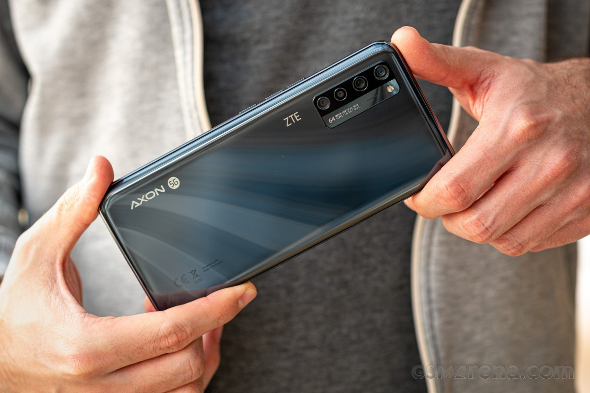 Mặt lưng của máy là cụm 4 camera gồm camera chính 64 MP, camera góc siêu rộng 8 MP, camera macro 2 MP và camera chiều sâu 2 MP. Theo Tom’s Guide, camera này thường cho ảnh quá sáng, mất nhiều thời gian xử lý trong điều kiện thiếu sáng. Ảnh: GSMArena.