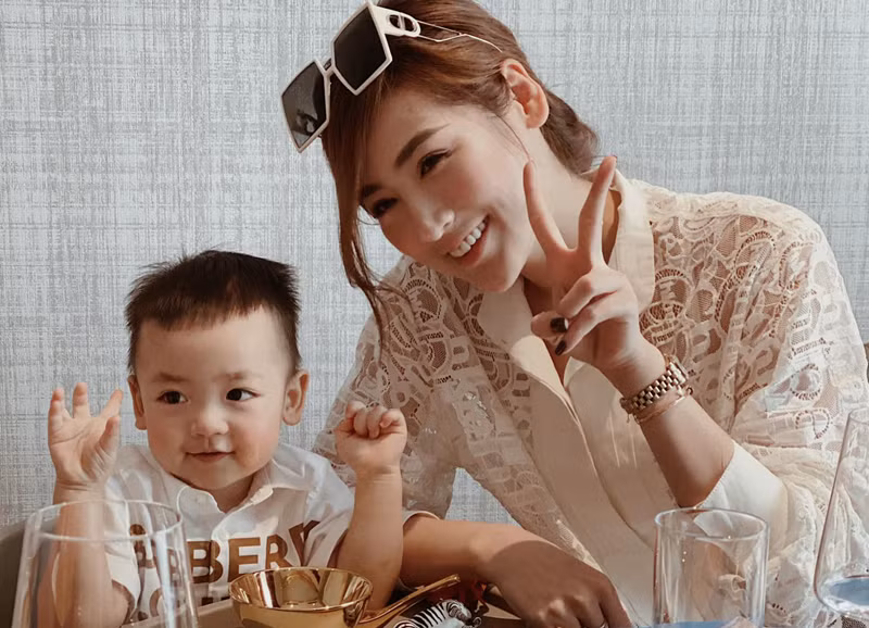 Mối quan hệ giữa á hậu Tú Anh và ông trùm hoa hậu ảnh 6