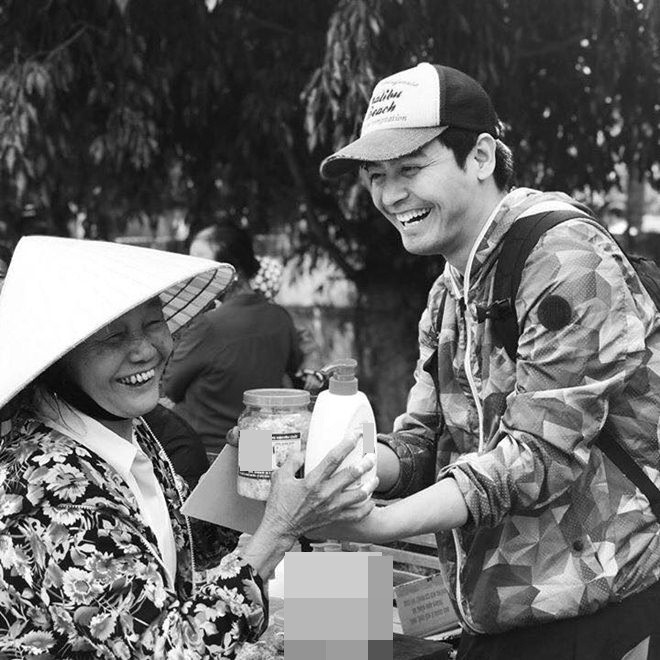 Phan Anh góp tiền từ thiện chống Covid-19 nhưng dấu số tiền - Hình 4 Phan Anh gop tien tu thien chong Covid-19 nhung dau so tien-Hinh-4