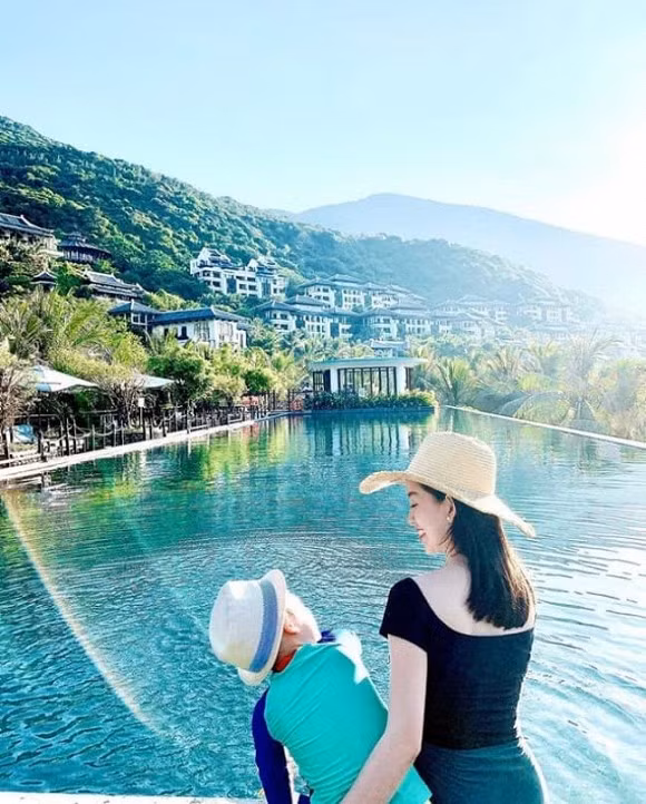 Nhan sac tuoi 30 cua Ly Kute khien hoi chi em ghen ti-Hinh-7