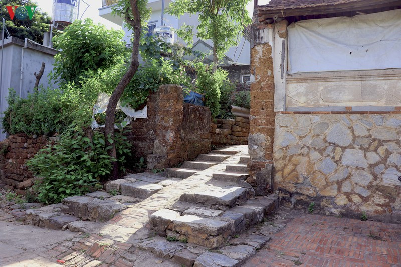 Ngôi nhà cổ gần 200 tuổi chứa bảo vật dát vàng tại Hà Nội Ngoi nha co gan 200 tuoi chua bao vat dat vang tai Ha Noi