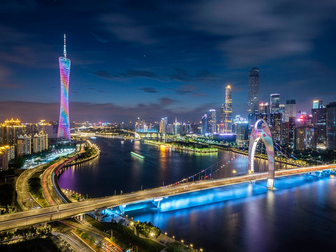 Quảng Châu là thủ phủ và là thành phố đông dân nhất của tỉnh Quảng Đông, miền Nam Trung Quốc. Nằm ở trung tâm của khu đô thị được xây dựng có số dân đông nhất ở Trung Quốc đại lục, Quảng Châu được mệnh danh là trái tim của vùng kinh tế chế xuất hàng đầu đất nước. Theo thống kê, có khoảng 162.000 hộ gia đình khá giả sống tại thành phố này. Ảnh: TripSavvy.