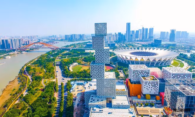 Là thành phố trực thuộc tỉnh Quảng Đông, Trung Quốc, thành phố Phật Sơn là nơi sở hữu nhiều danh lam thắng cảnh nổi tiếng. Thành phố này cũng thu hút sự quan tâm của đông đảo những người giàu có ở Trung Quốc, với số gia đình khá giả lên tới 73.000 hộ. Ảnh: Foshan China.