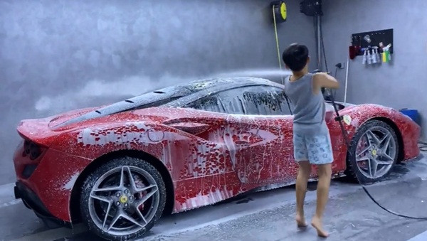 Cau ca Subeo duoc song giau co van rua xe o to cho bo-Hinh-2