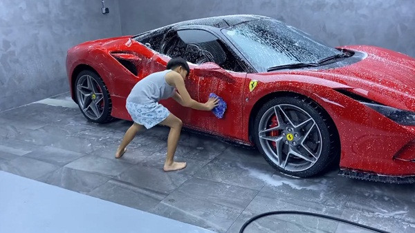 Cau ca Subeo duoc song giau co van rua xe o to cho bo-Hinh-8