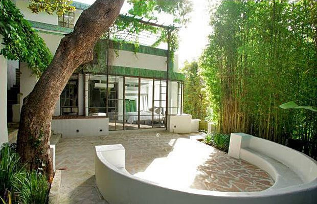 Không gian thư giãn nơi sân vườn có thiết kế gần gũi với thiên nhiên.