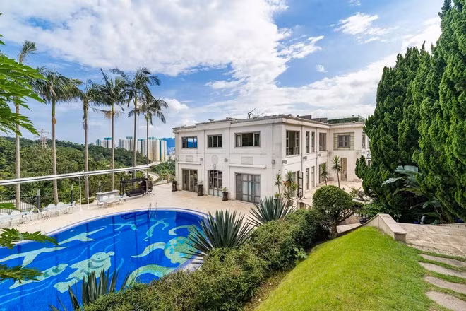  5. Fei Ngo Shan Single House, Hong Kong (126,4 triệu USD): Được xem là một trong những dinh thự riêng tư nhất thế giới, dinh thự này có huớng nhìn hoàn hảo ra Cảng Victoria, mang phong cách cổ điển, sang trọng.