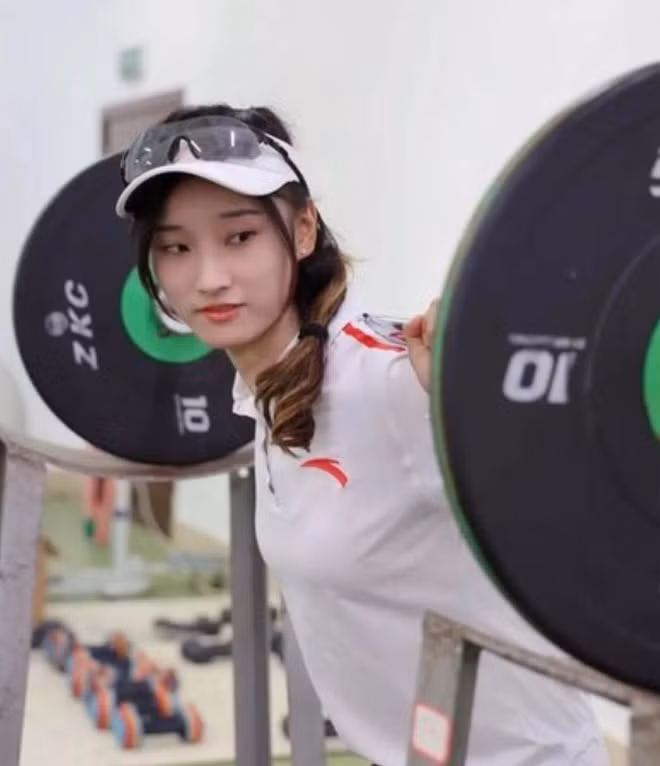 'Nu than dien kinh' Trung Quoc chia tay ban trai vi su nghiep-Hinh-2