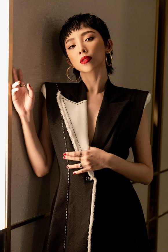 Toc Tien gay tranh cai khi su dung tu ngu co phan tho thien-Hinh-4