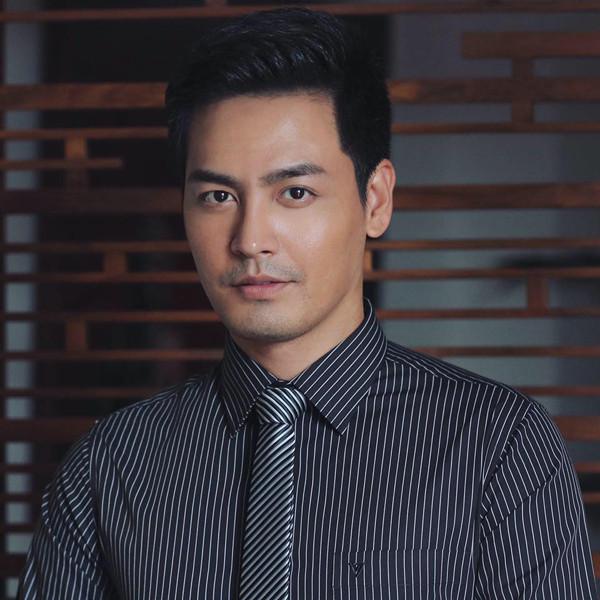 MC Phan Anh phan ung the nao khi bi tong tien