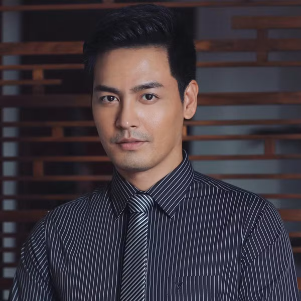 MC Phan Anh phan ung the nao khi bi tong tien